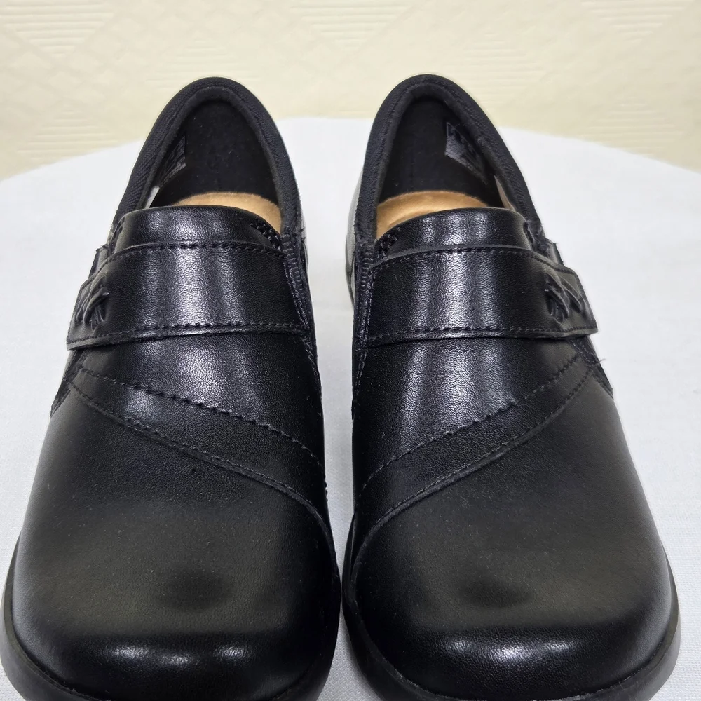 NWOT Clarks Women's Angie Pearl Slip-On Shoes Size-6